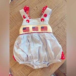 Smock monkey American flag bubble
VGUC 6m